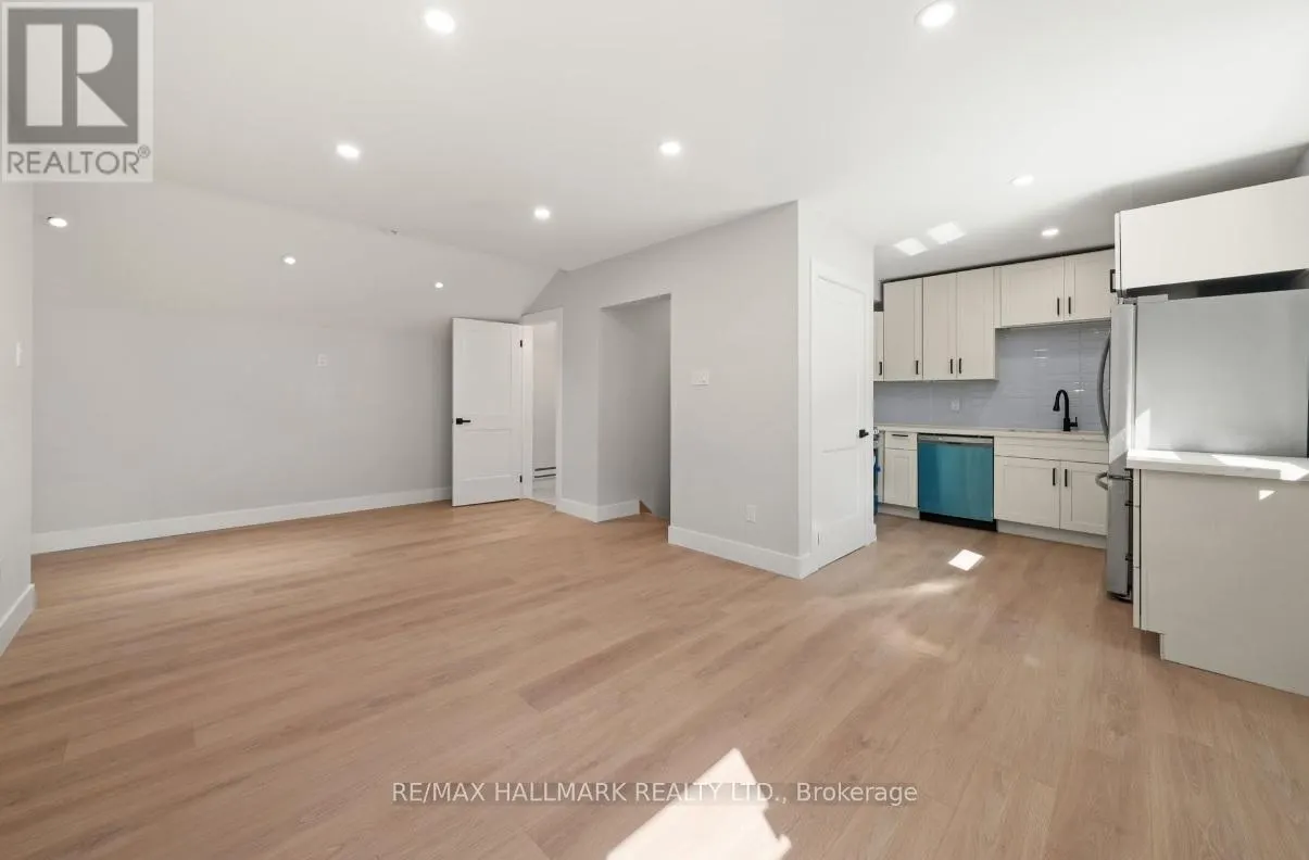 UPPER UNIT - 124 COLBORNE STREET