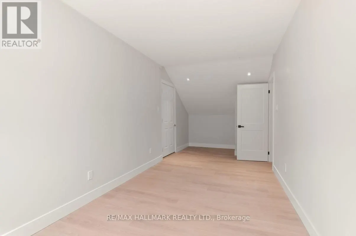 UPPER UNIT - 124 COLBORNE STREET