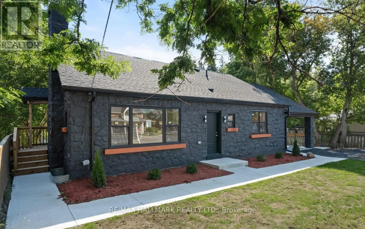 UPPER UNIT - 124 COLBORNE STREET