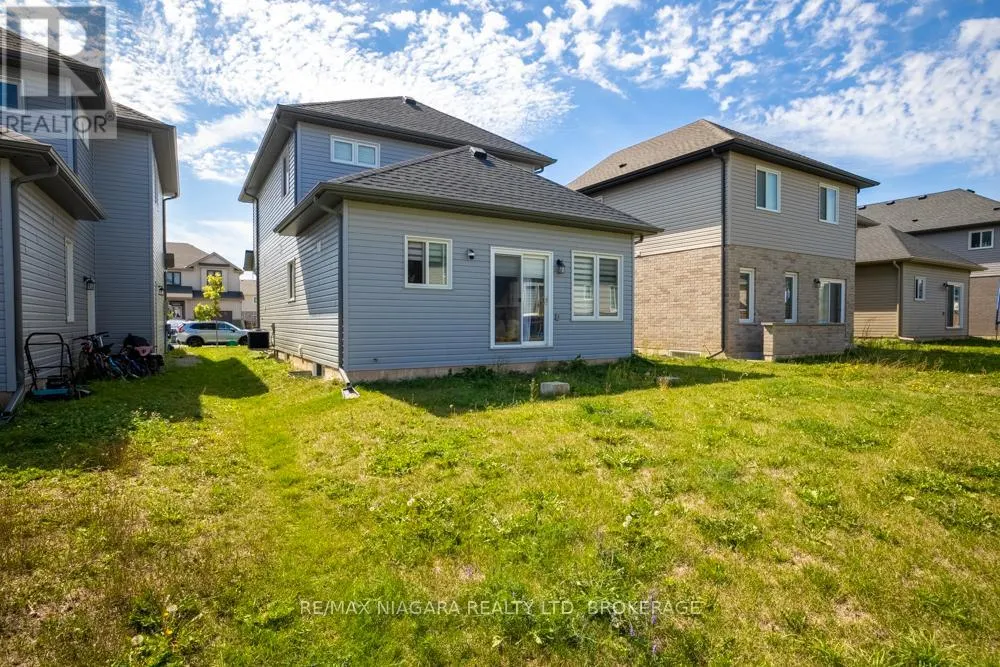 16 BOWMAN CRESCENT