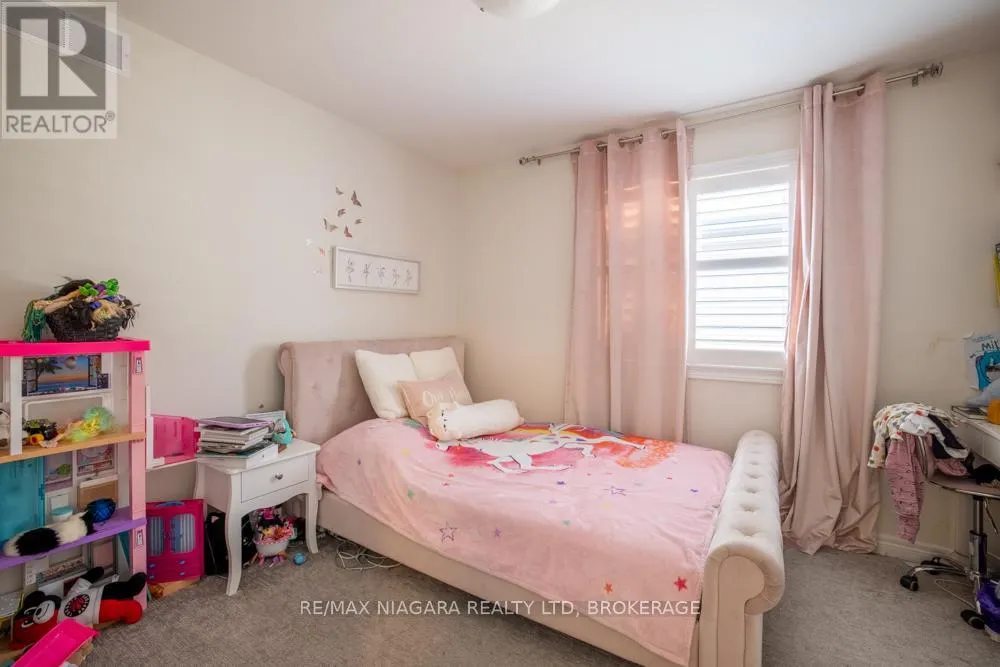 16 BOWMAN CRESCENT