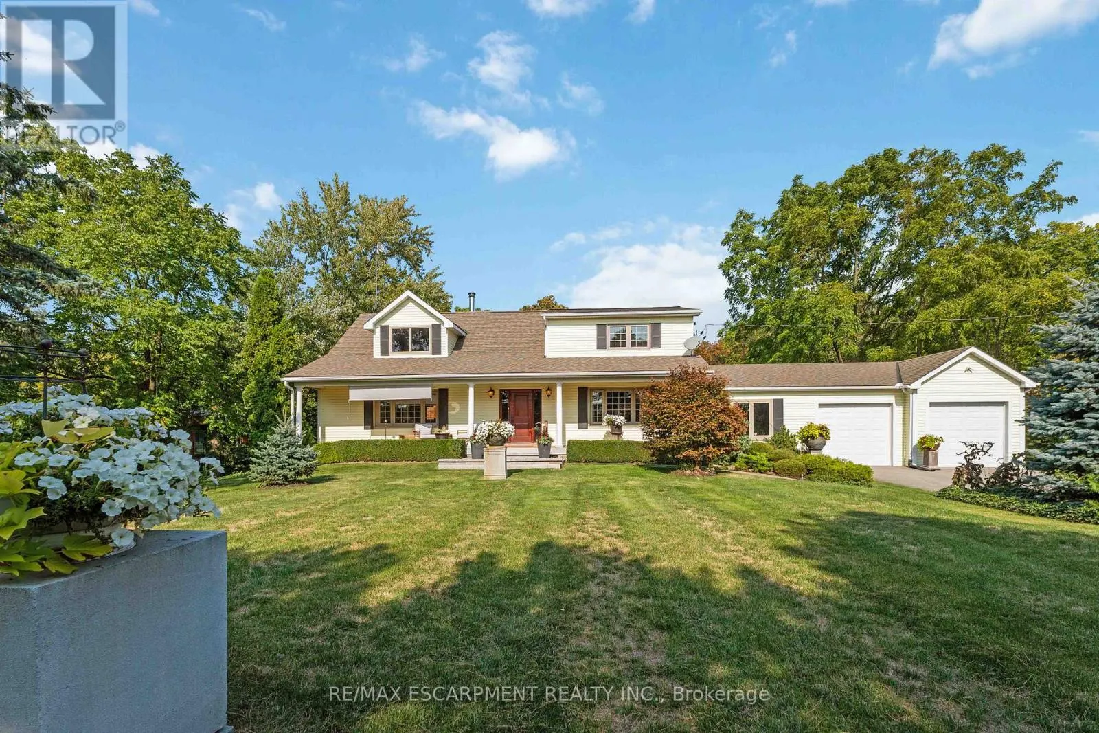 493 RIDGE ROAD E