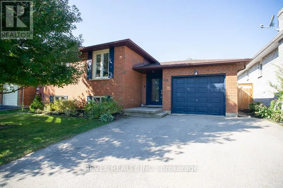 38 LUDLOW CRESCENT