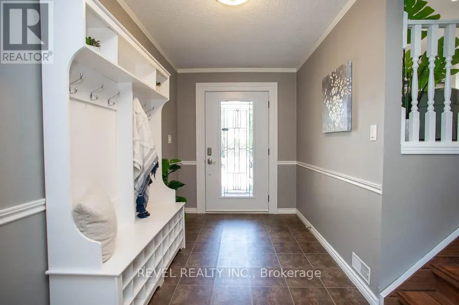 38 LUDLOW CRESCENT