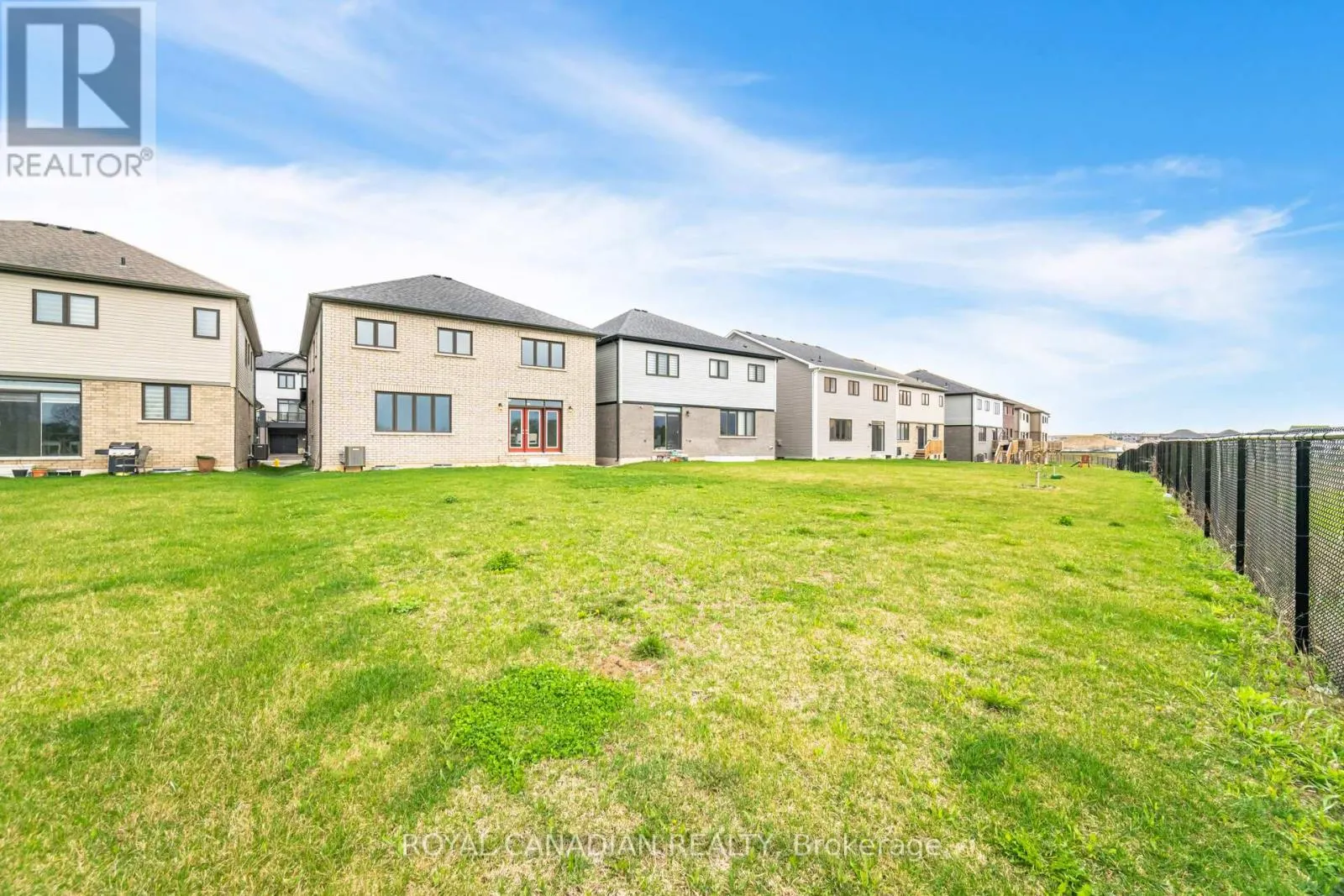 27 BEE CRESCENT