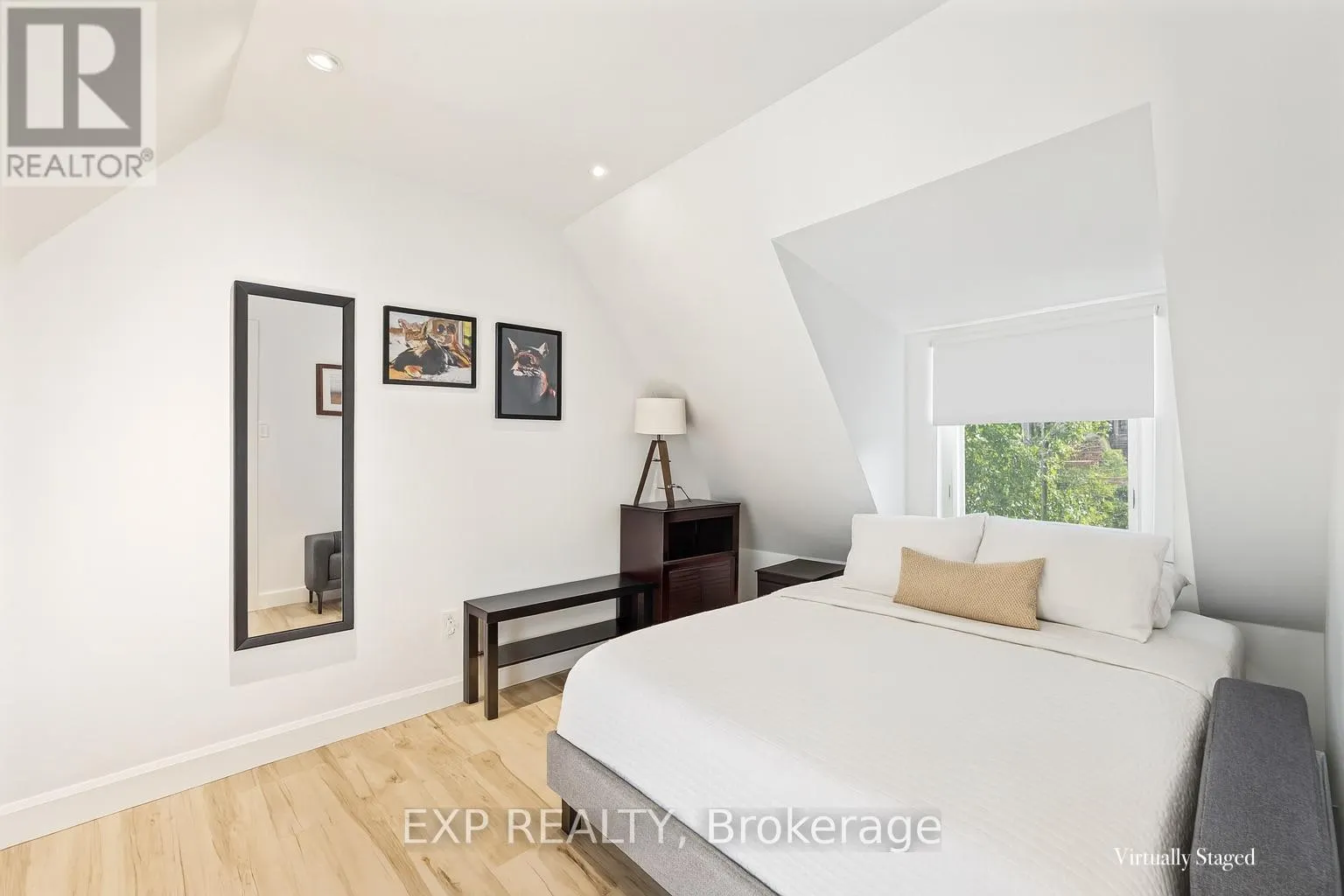 237 VICTORIA ROAD S
