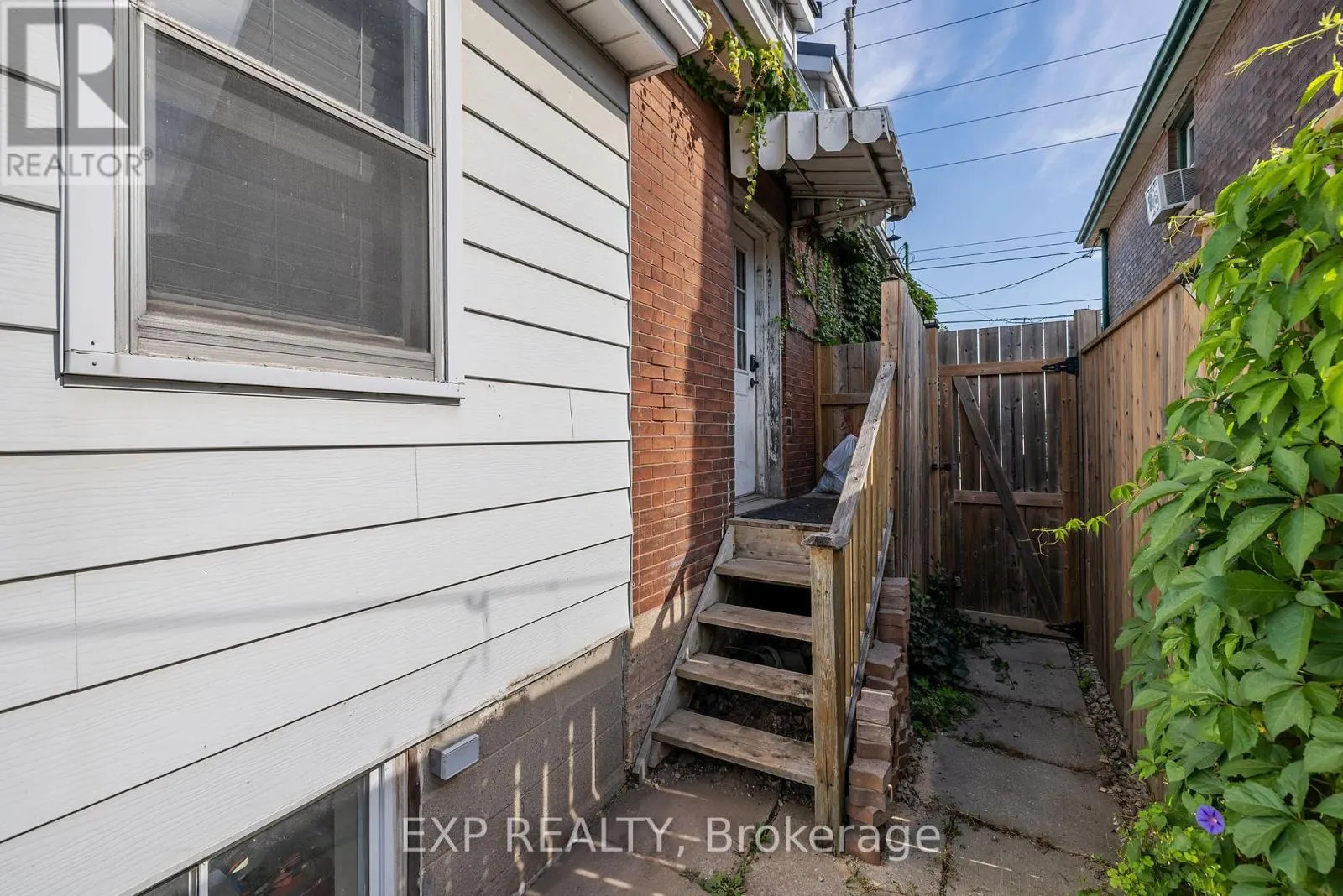 237 VICTORIA ROAD S