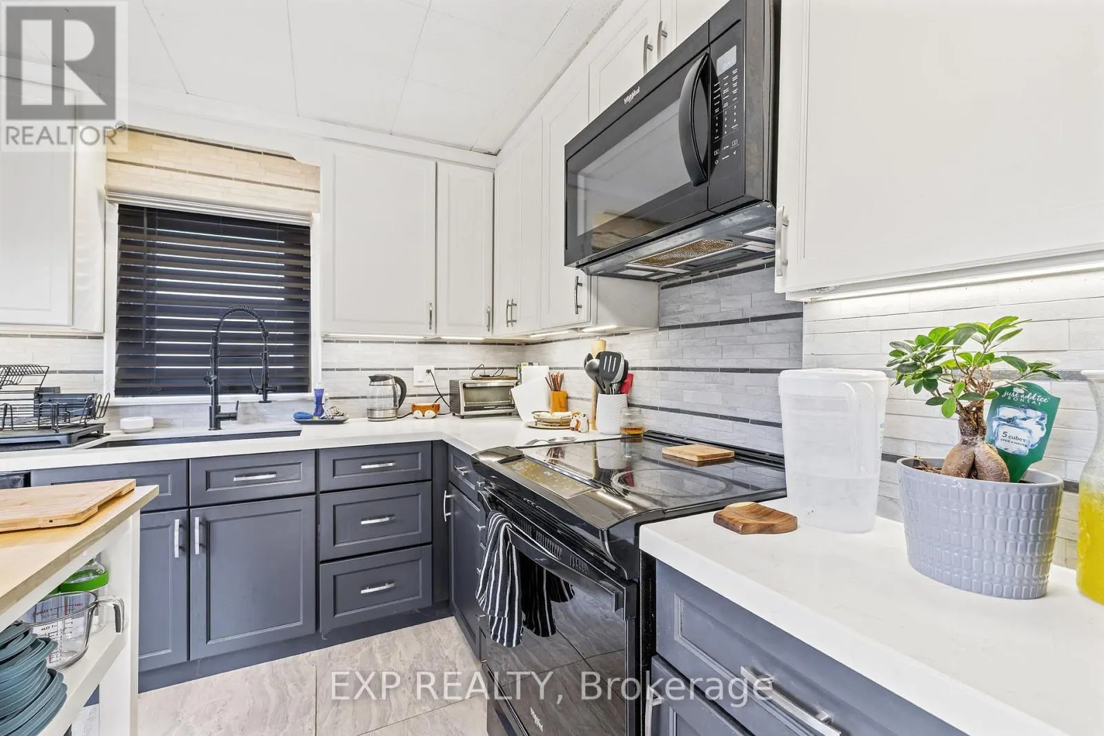 237 VICTORIA ROAD S