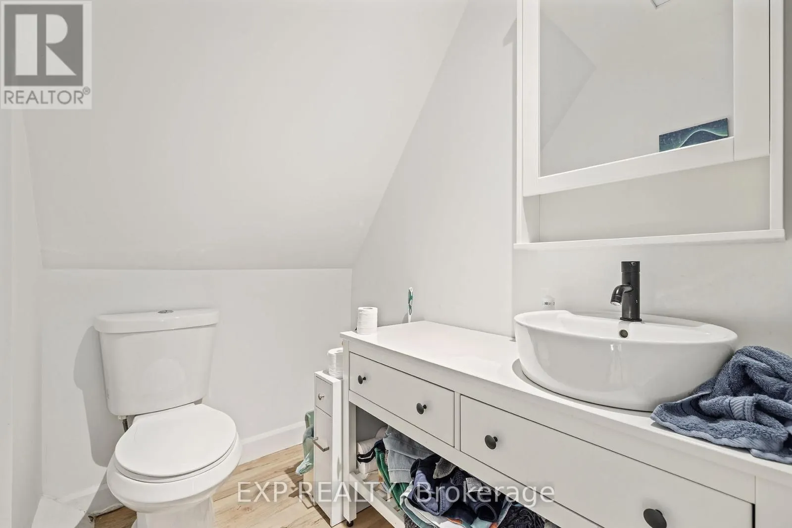237 VICTORIA ROAD S