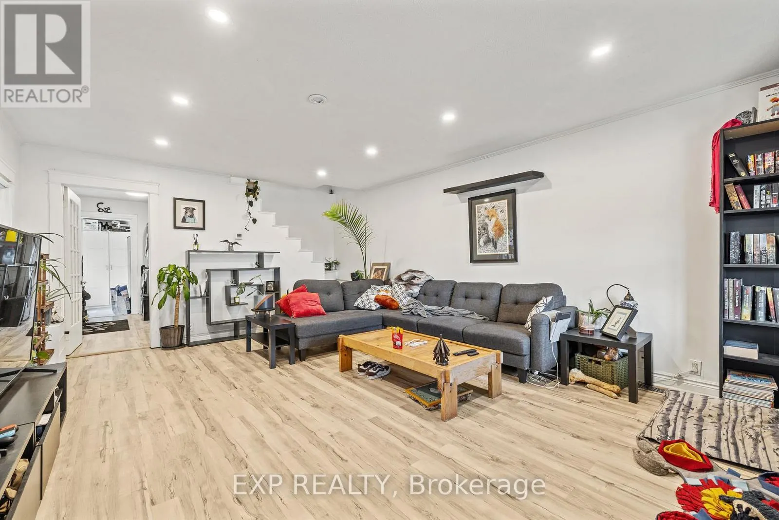 237 VICTORIA ROAD S