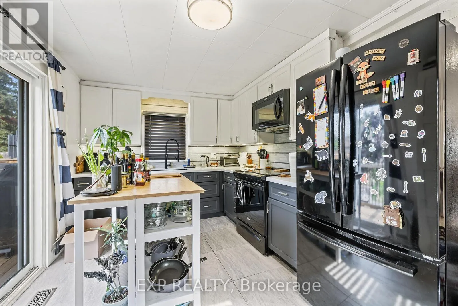 237 VICTORIA ROAD S