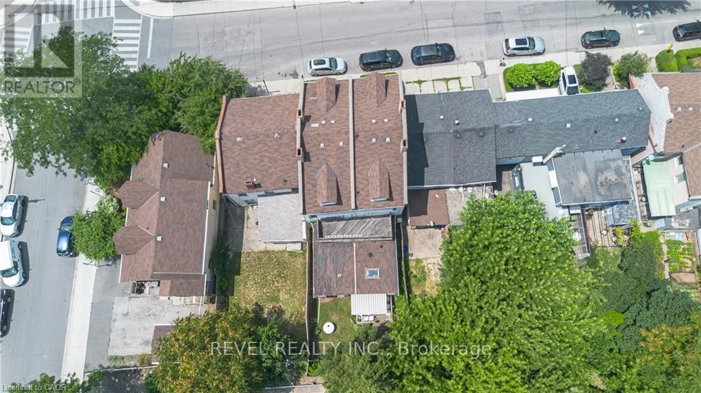 168 MACNAB STREET N