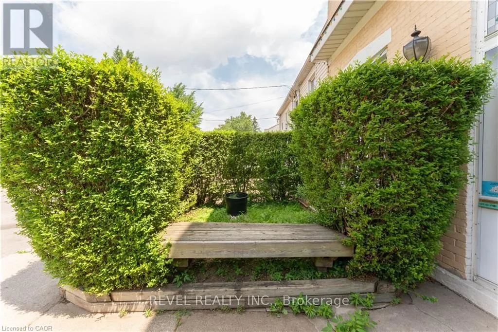 168 MACNAB STREET N