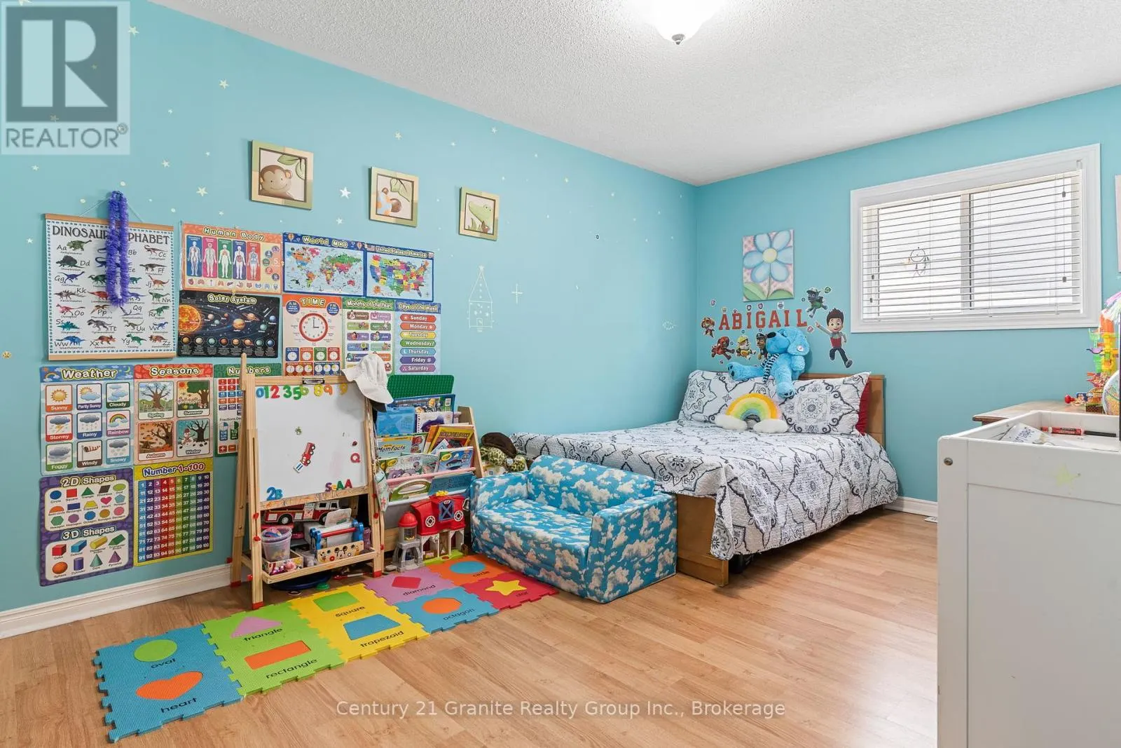 4 BIRCH CRESCENT