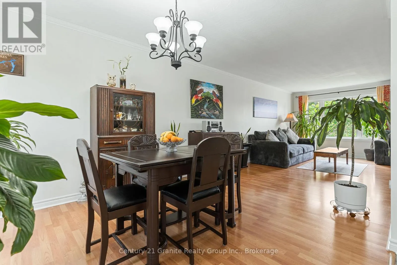 4 BIRCH CRESCENT