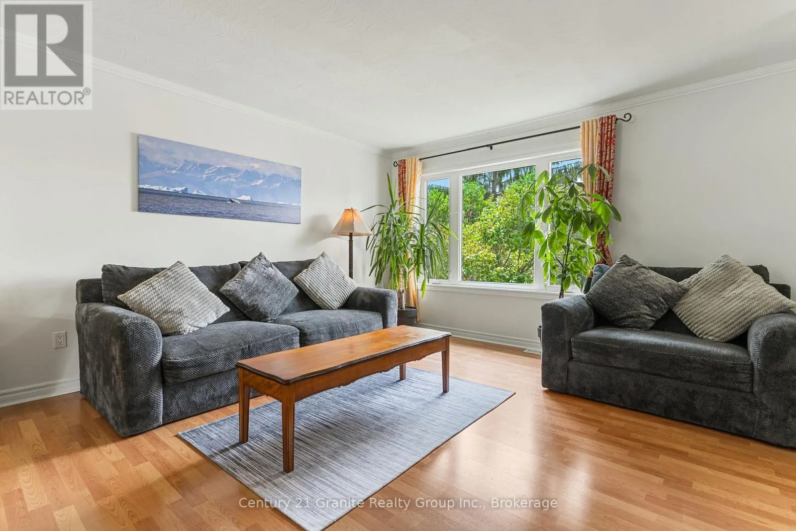 4 BIRCH CRESCENT