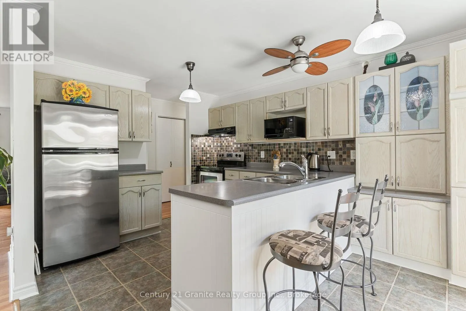 4 BIRCH CRESCENT