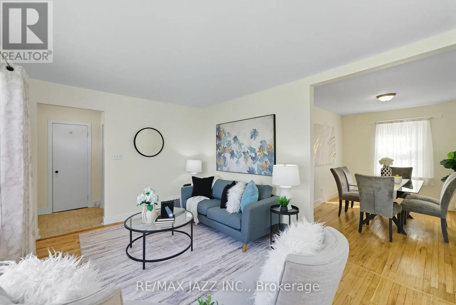 45 KENT STREET E