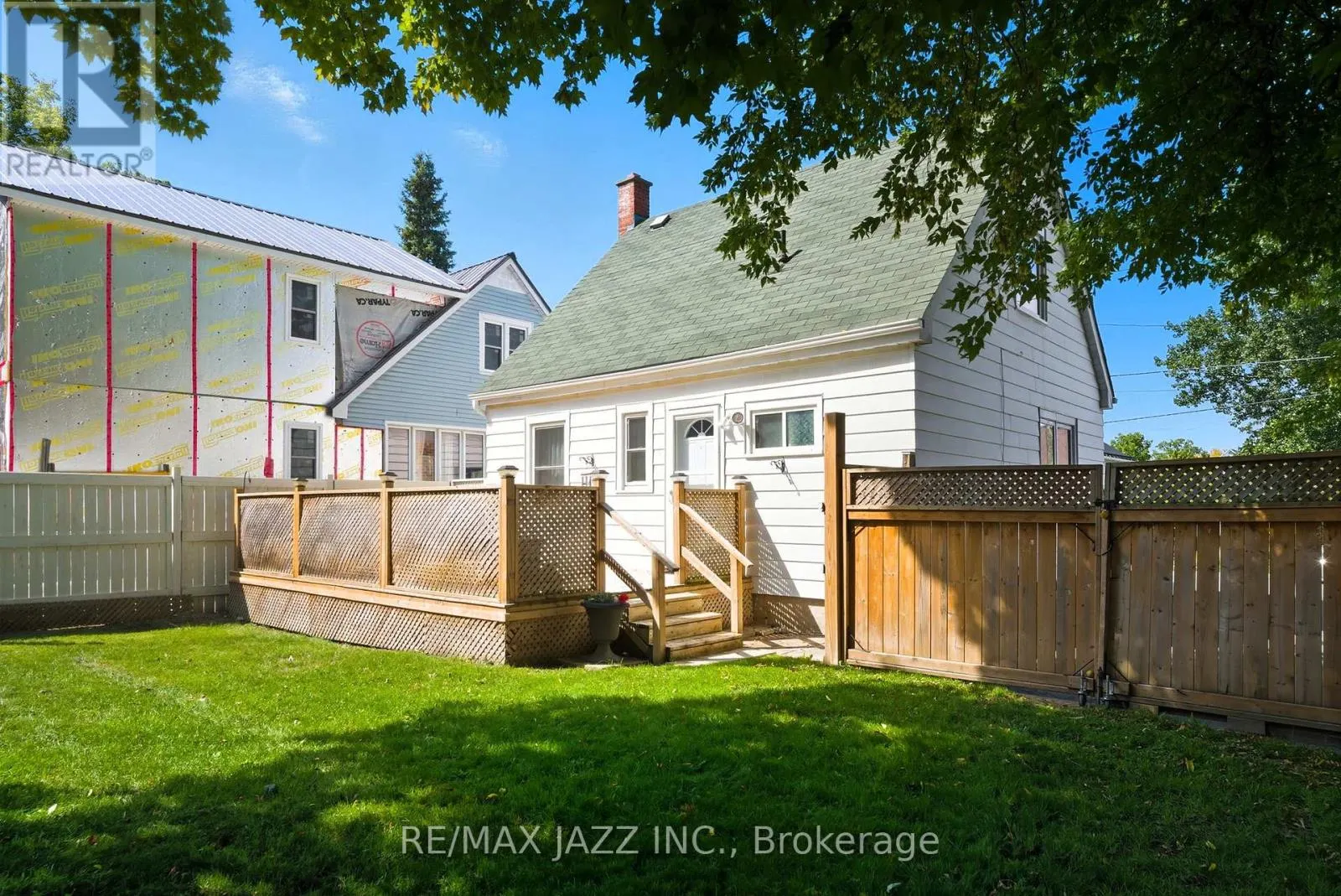 45 KENT STREET E