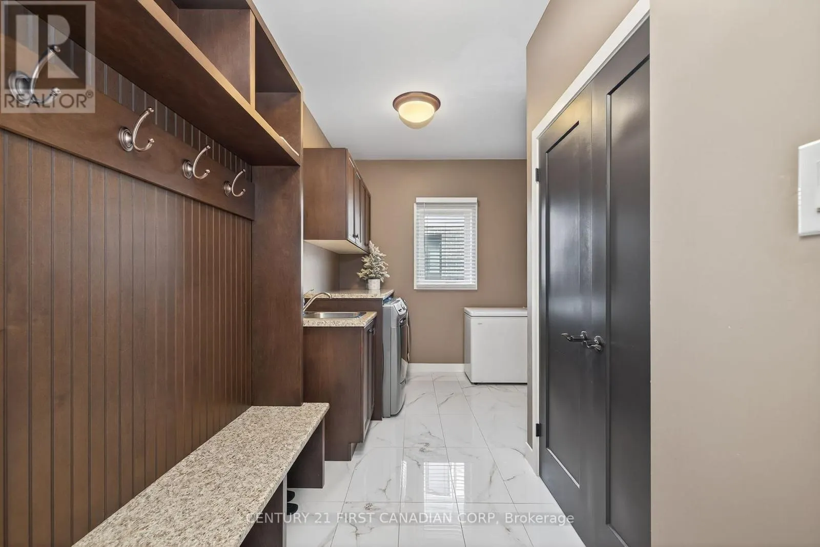 703 ZAIFMAN CIRCLE