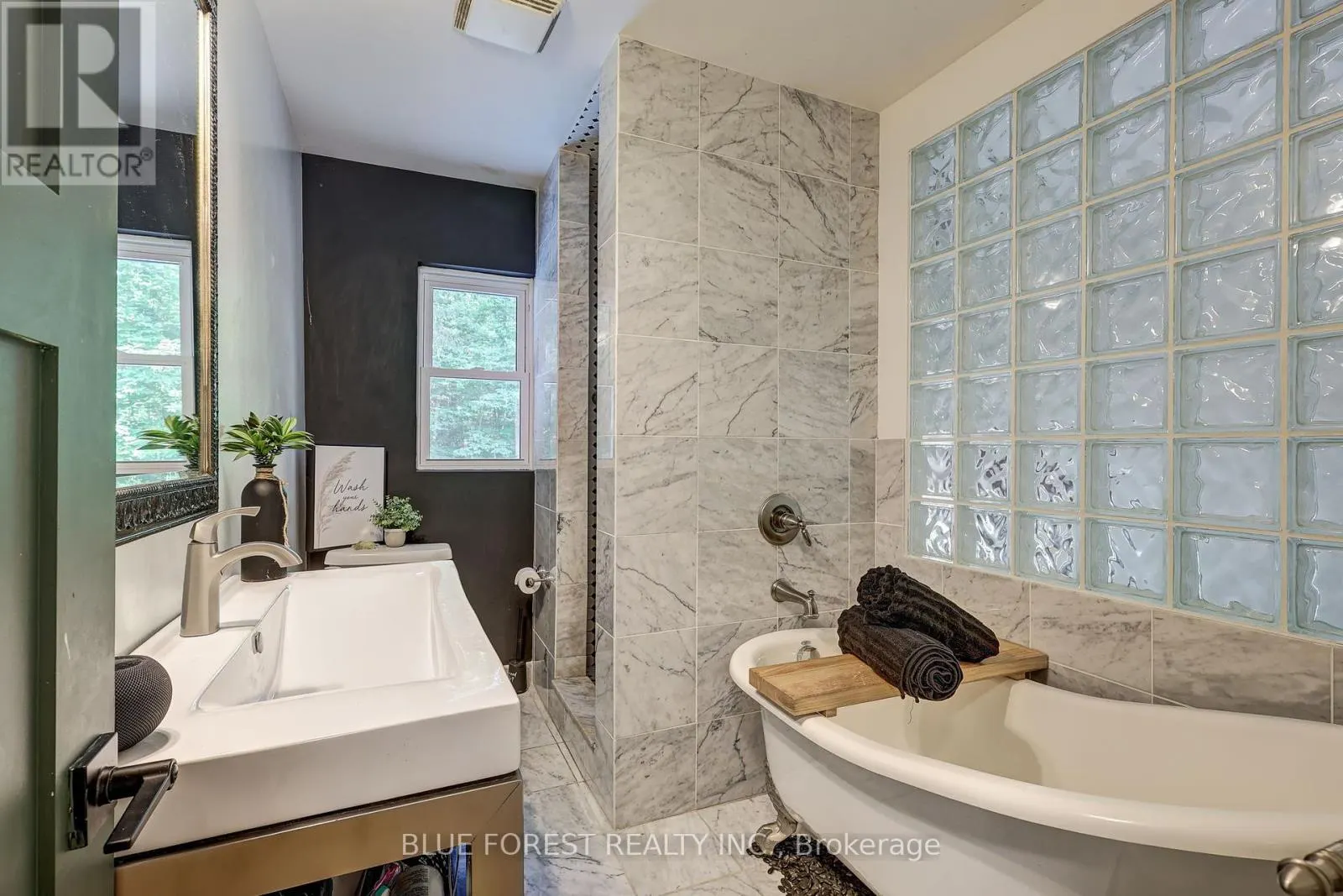 800 SPRINGBANK DRIVE