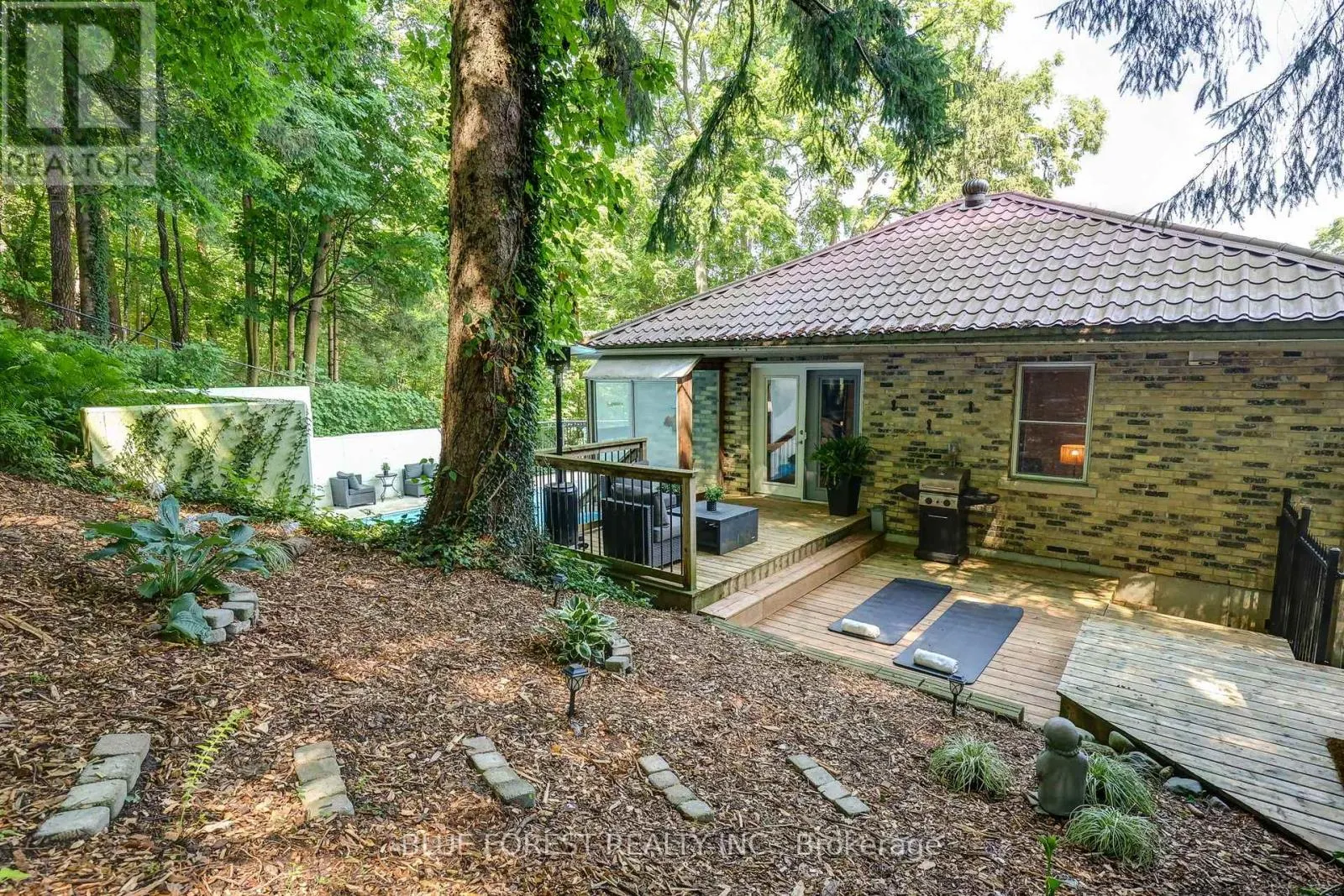 800 SPRINGBANK DRIVE