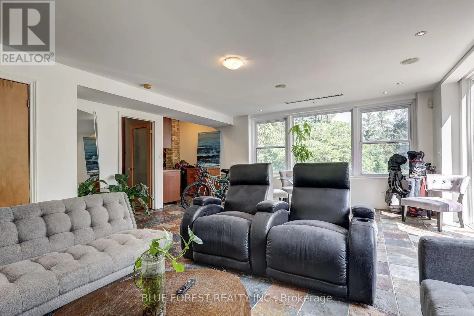 800 SPRINGBANK DRIVE