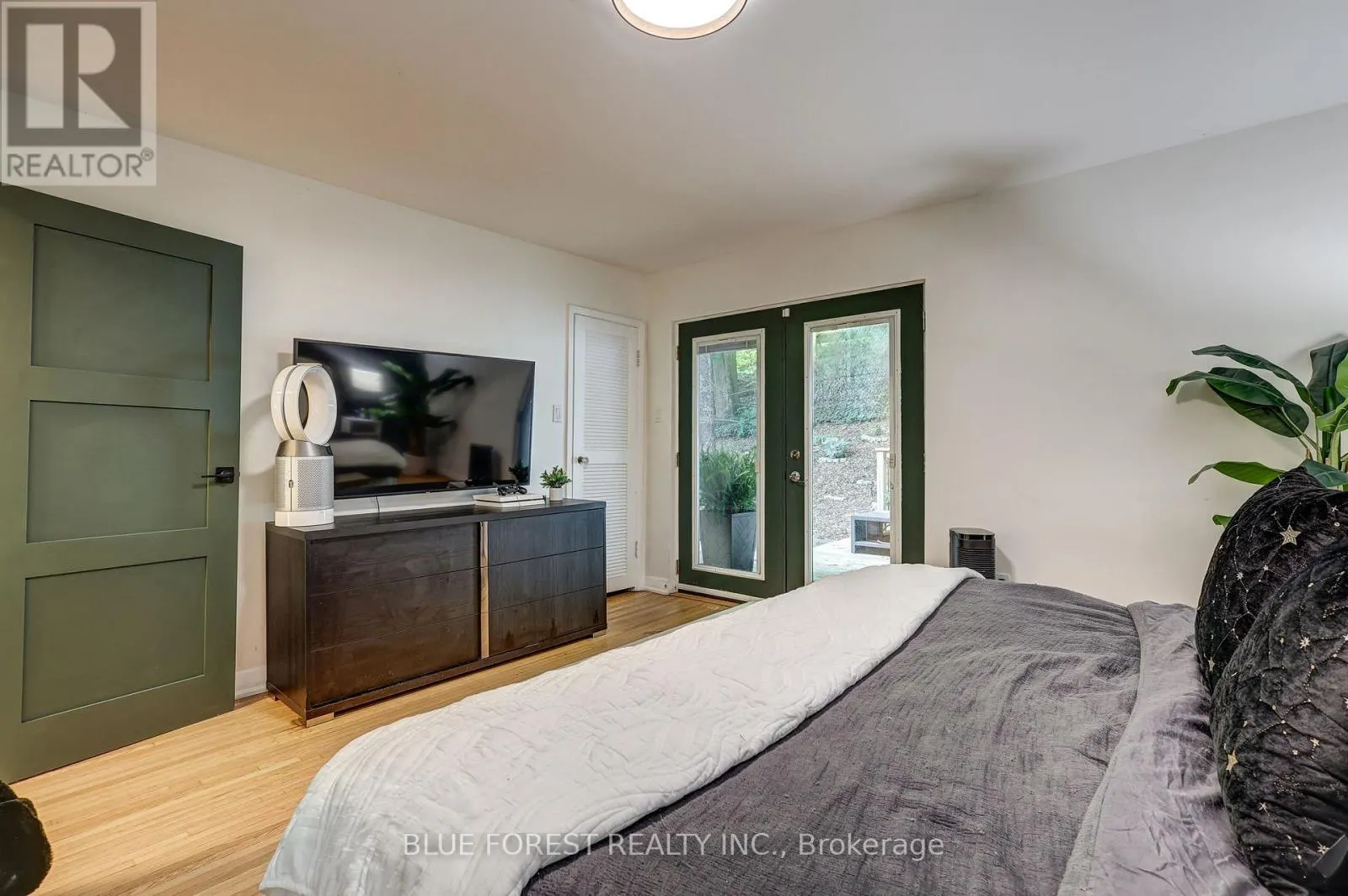800 SPRINGBANK DRIVE