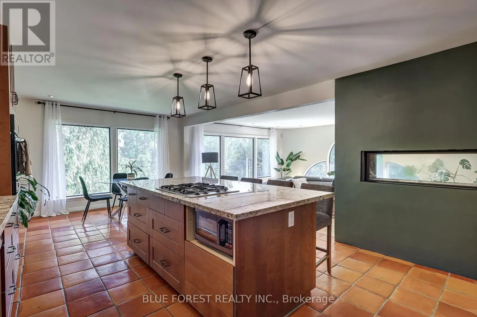 800 SPRINGBANK DRIVE