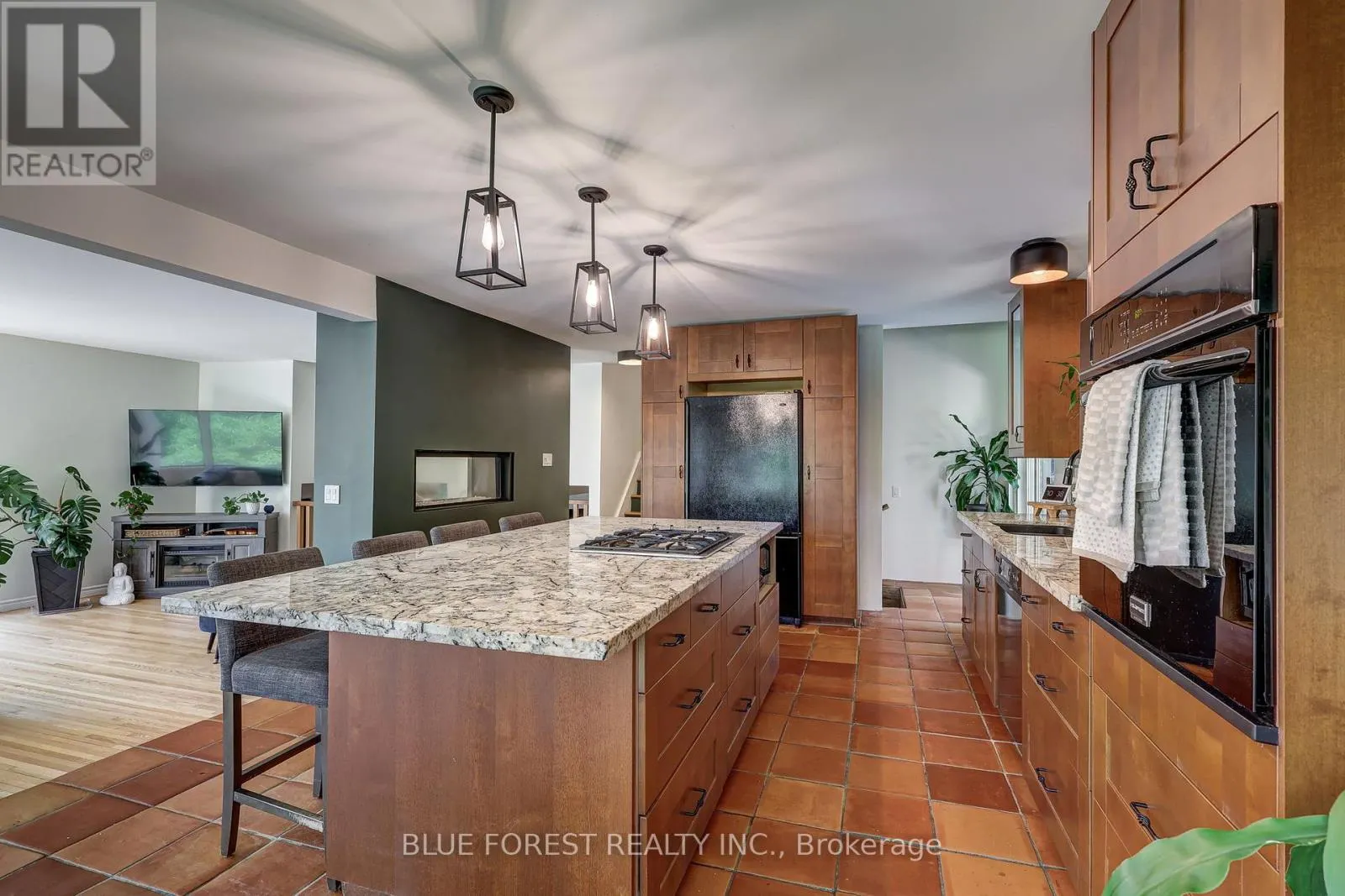 800 SPRINGBANK DRIVE