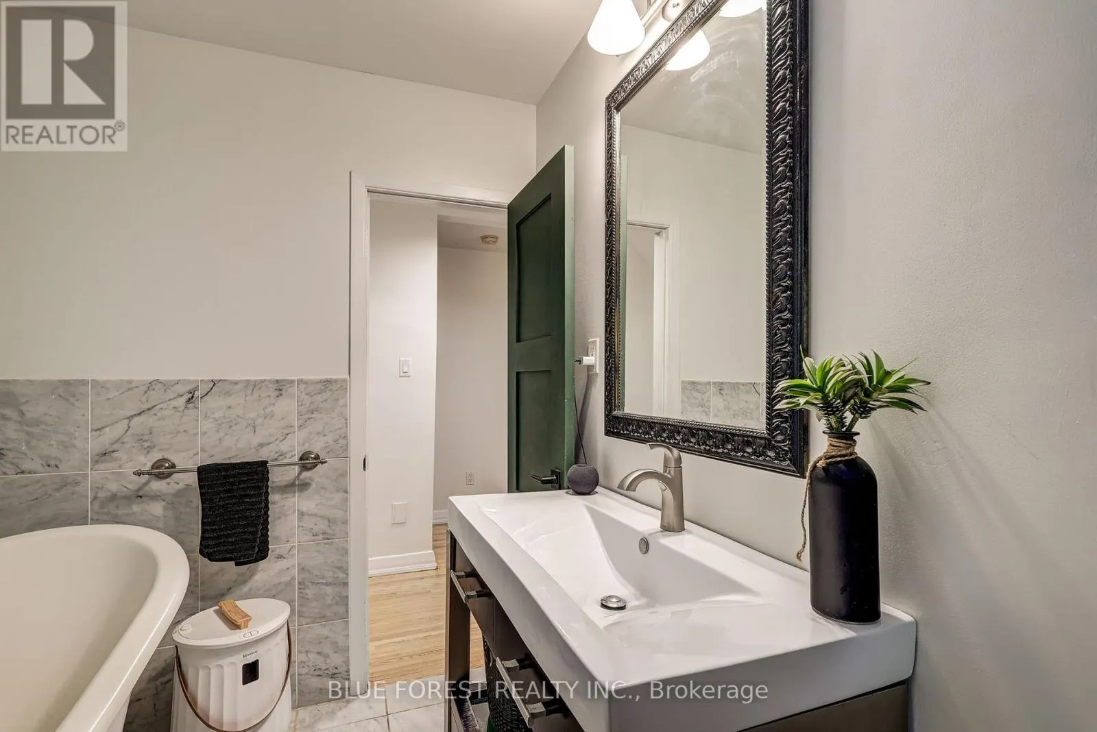 800 SPRINGBANK DRIVE