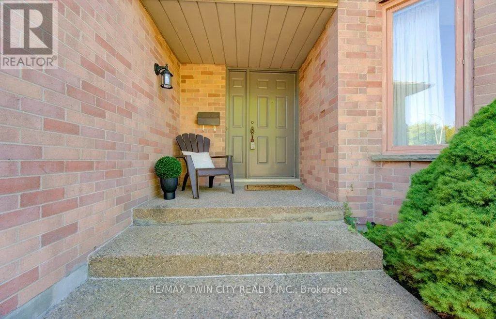 53 LYNNVALLEY CRESCENT
