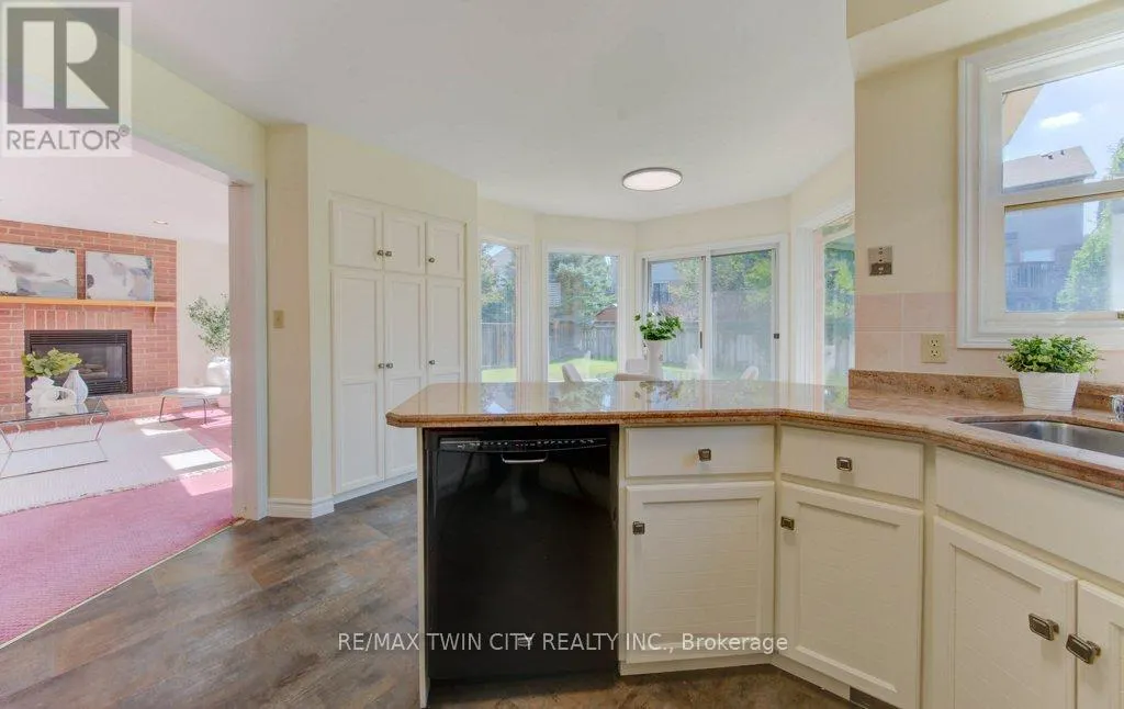 53 LYNNVALLEY CRESCENT