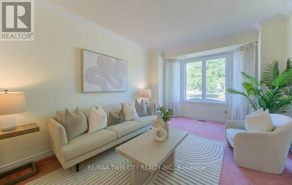 53 LYNNVALLEY CRESCENT