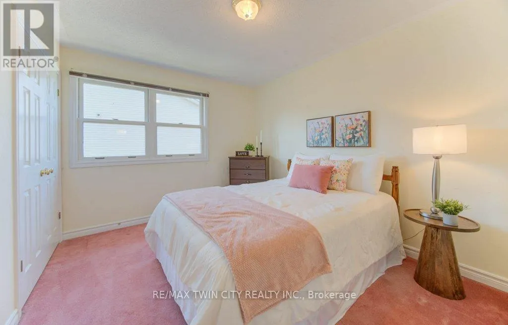 53 LYNNVALLEY CRESCENT