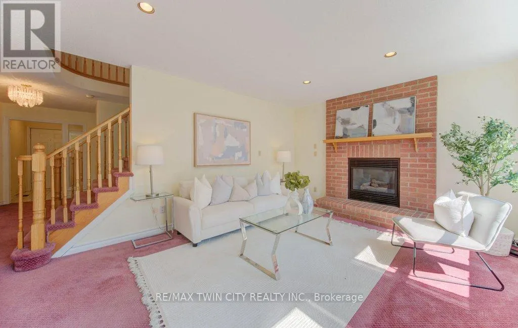 53 LYNNVALLEY CRESCENT