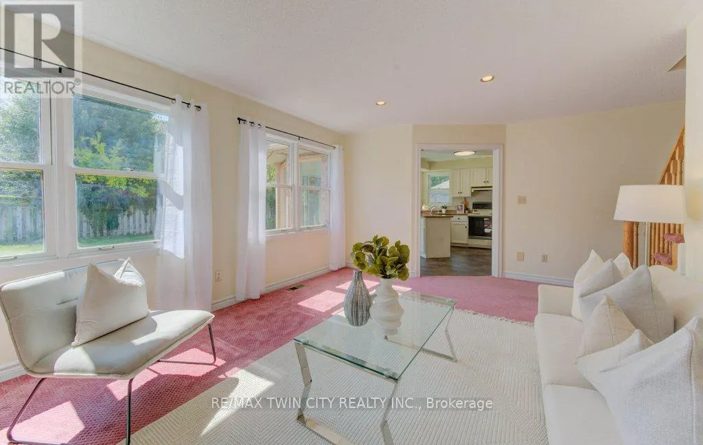 53 LYNNVALLEY CRESCENT