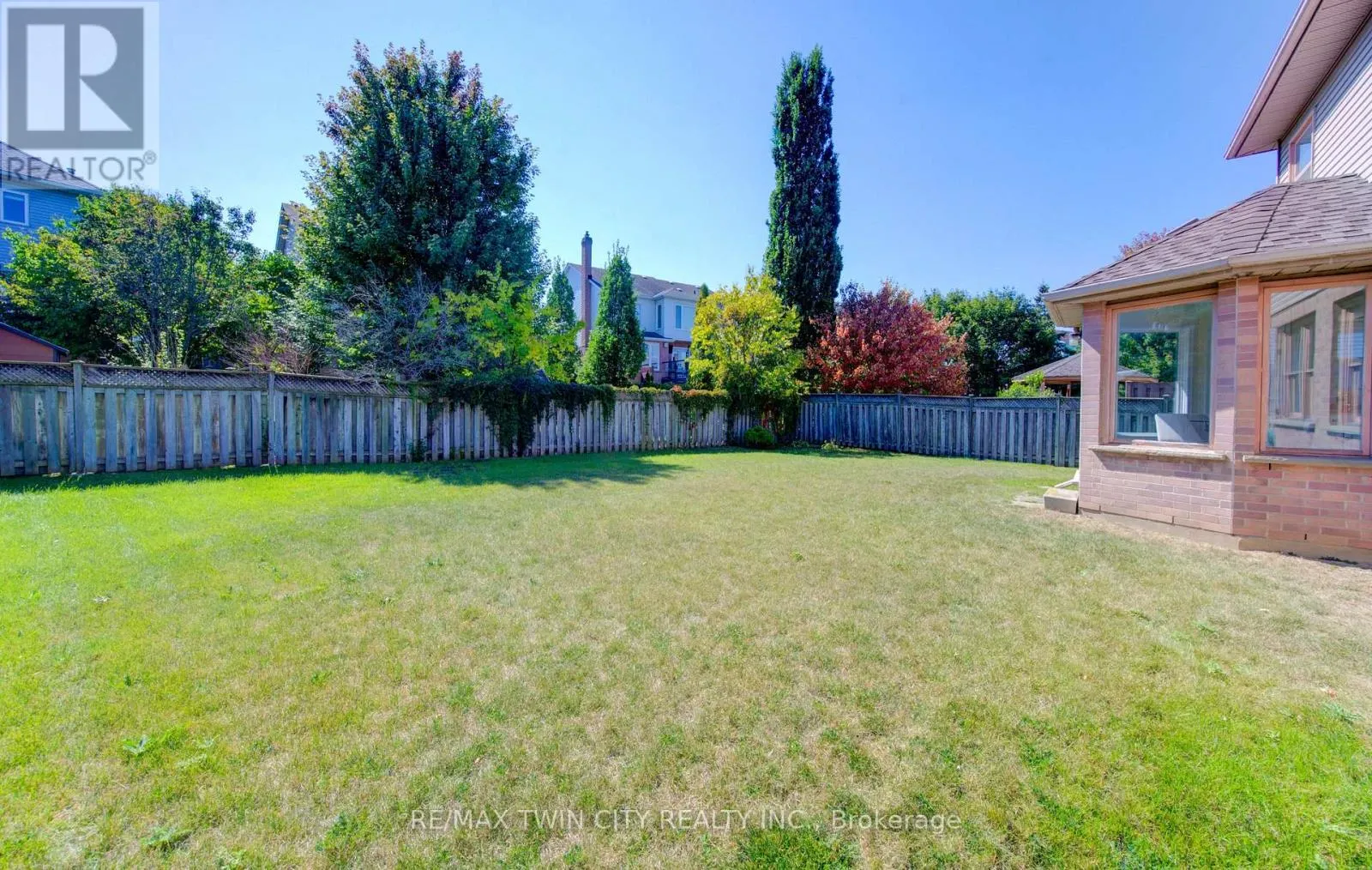53 LYNNVALLEY CRESCENT