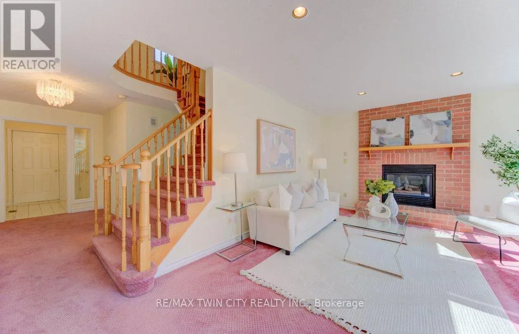 53 LYNNVALLEY CRESCENT