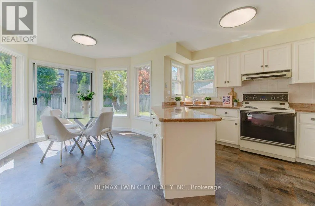 53 LYNNVALLEY CRESCENT