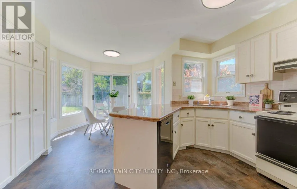 53 LYNNVALLEY CRESCENT