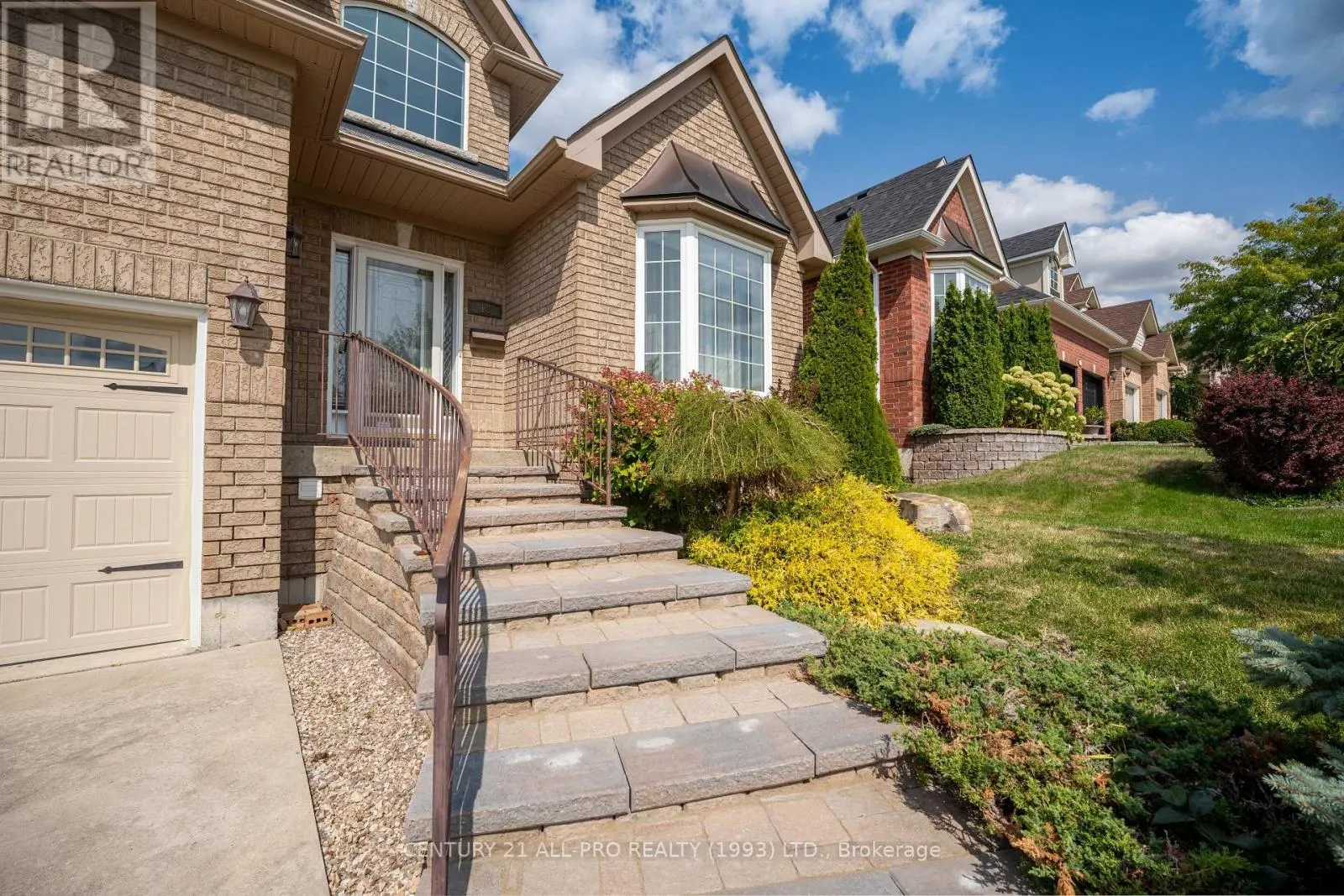 10 ELLIS CRESCENT