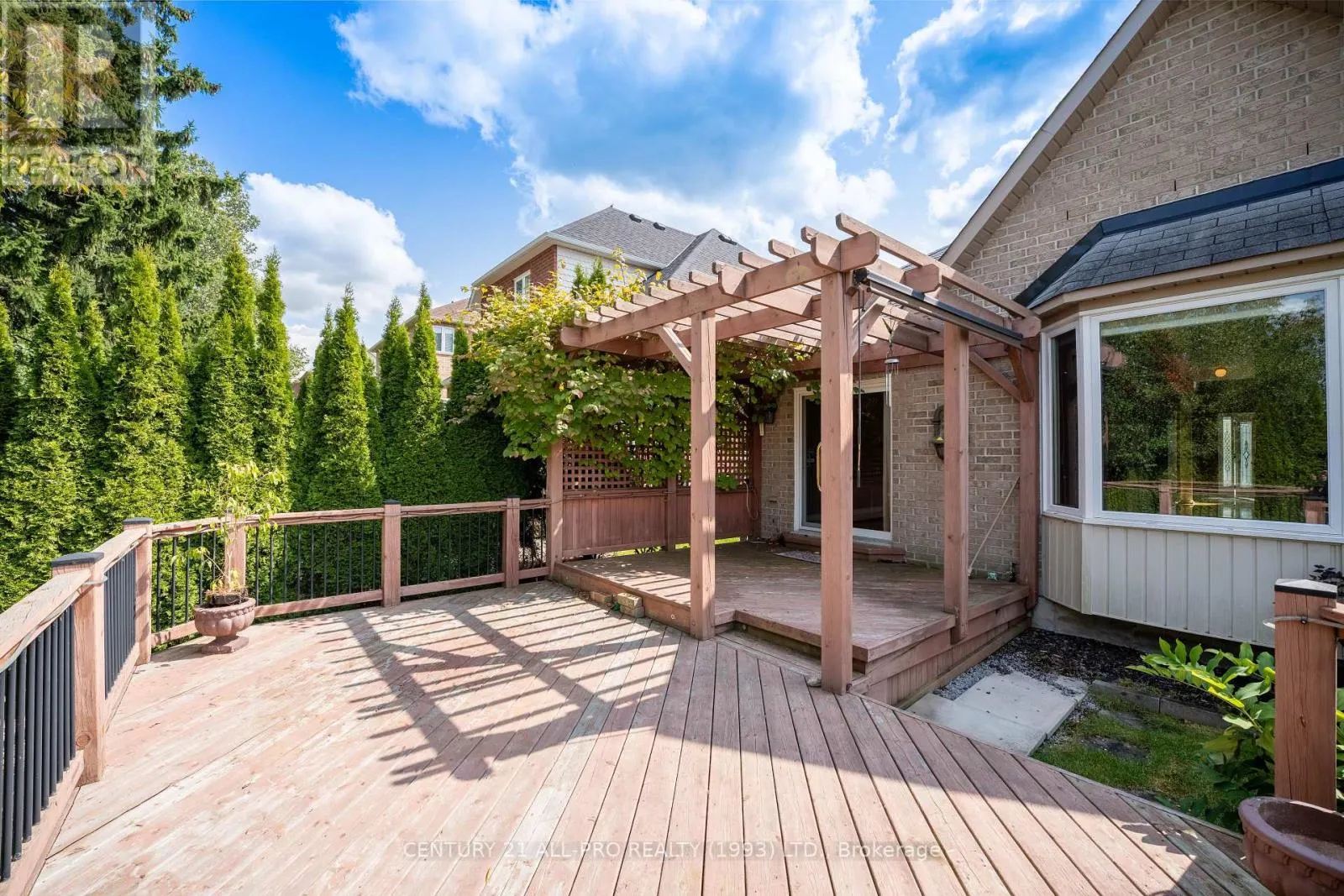 10 ELLIS CRESCENT