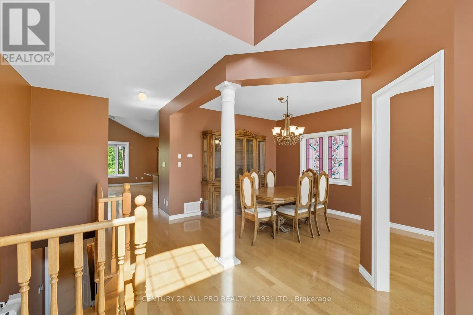 10 ELLIS CRESCENT