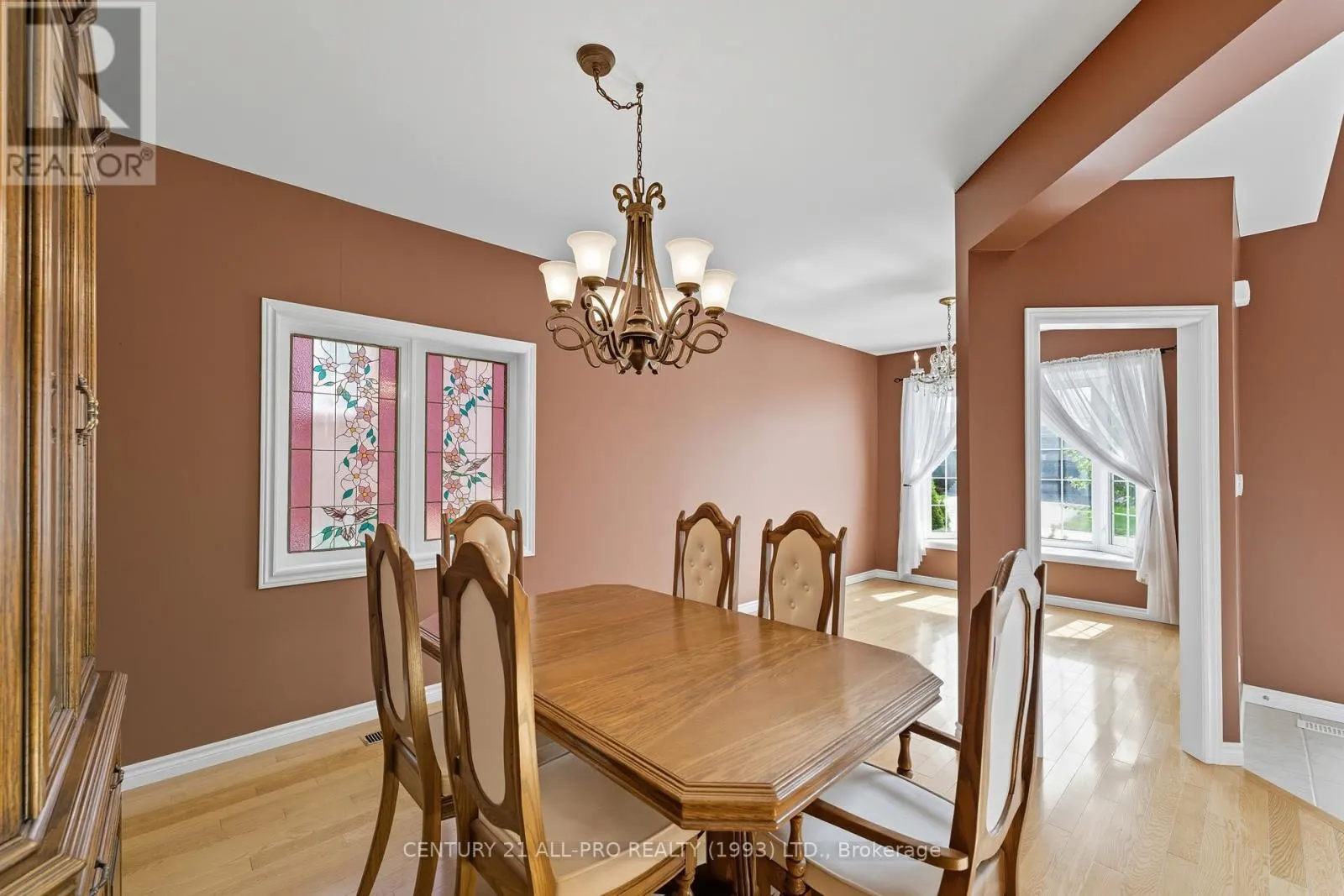10 ELLIS CRESCENT