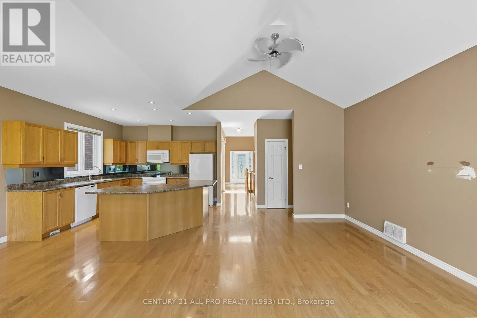 10 ELLIS CRESCENT