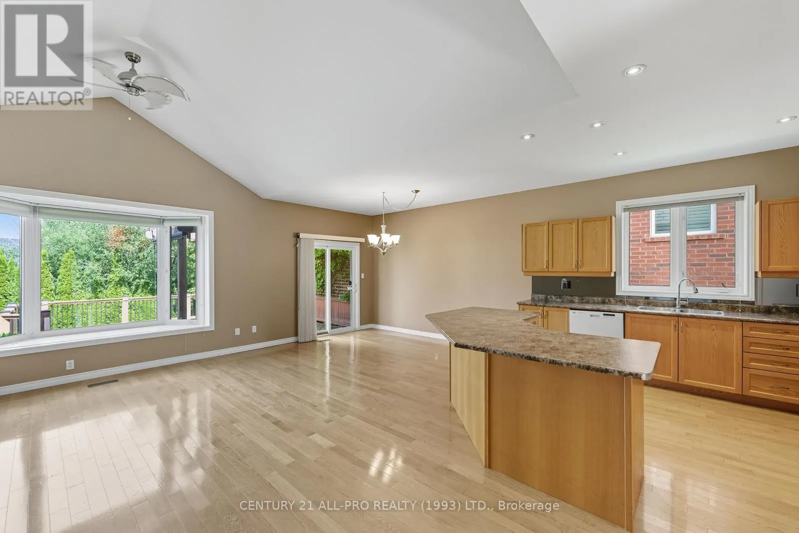 10 ELLIS CRESCENT