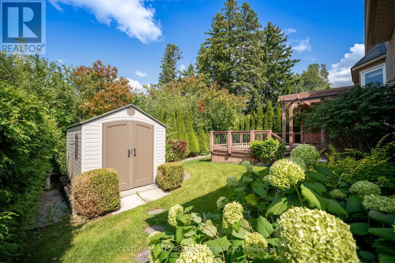 10 ELLIS CRESCENT