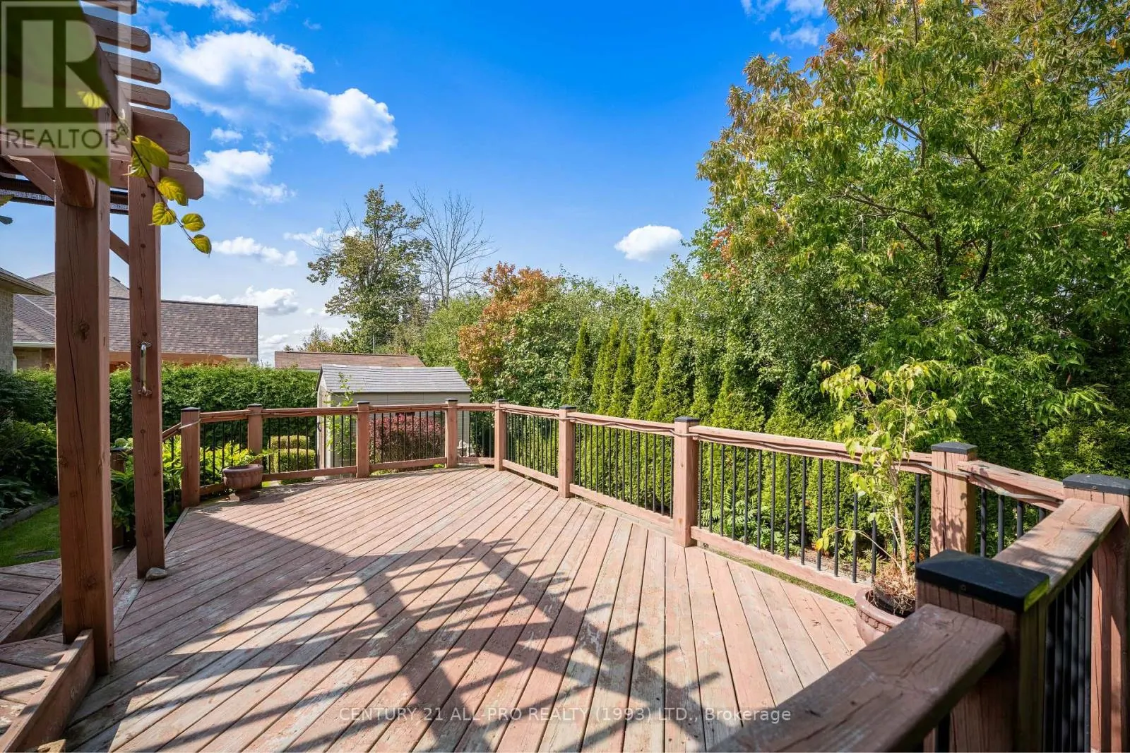 10 ELLIS CRESCENT