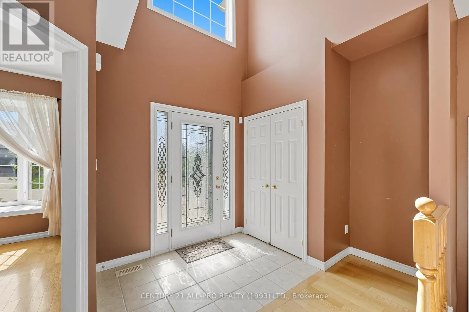 10 ELLIS CRESCENT